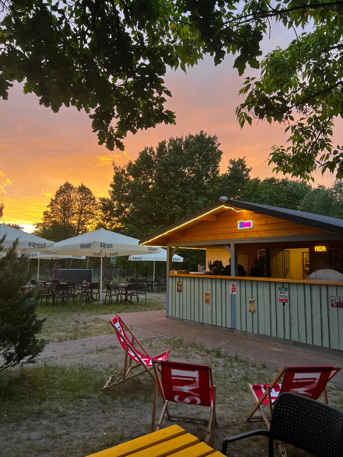 Fun&Chill Bar nad Bugiem o zachodzie słońca